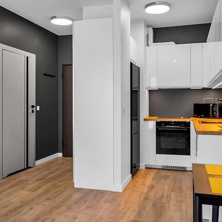 Lotnisko Chopina Modern Studio Варшава Экстерьер фото