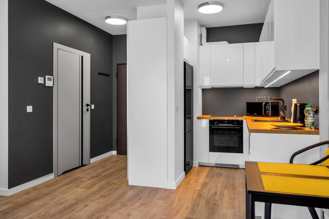 Lotnisko Chopina Modern Studio Варшава Экстерьер фото