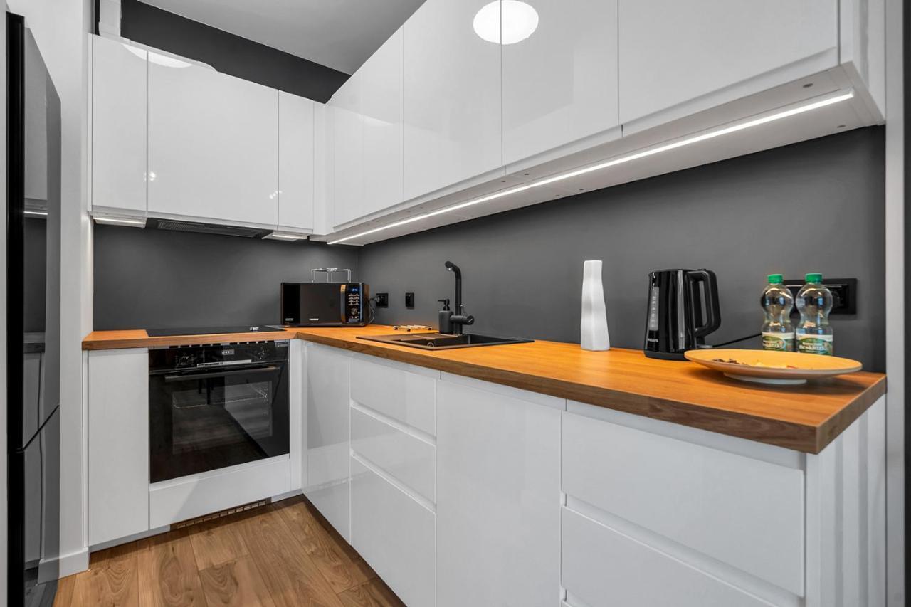 Lotnisko Chopina Modern Studio Варшава Экстерьер фото