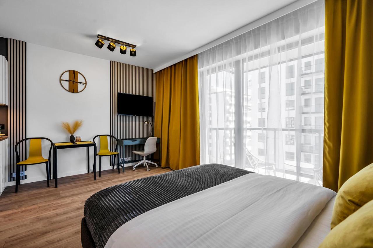 Lotnisko Chopina Modern Studio Варшава Экстерьер фото