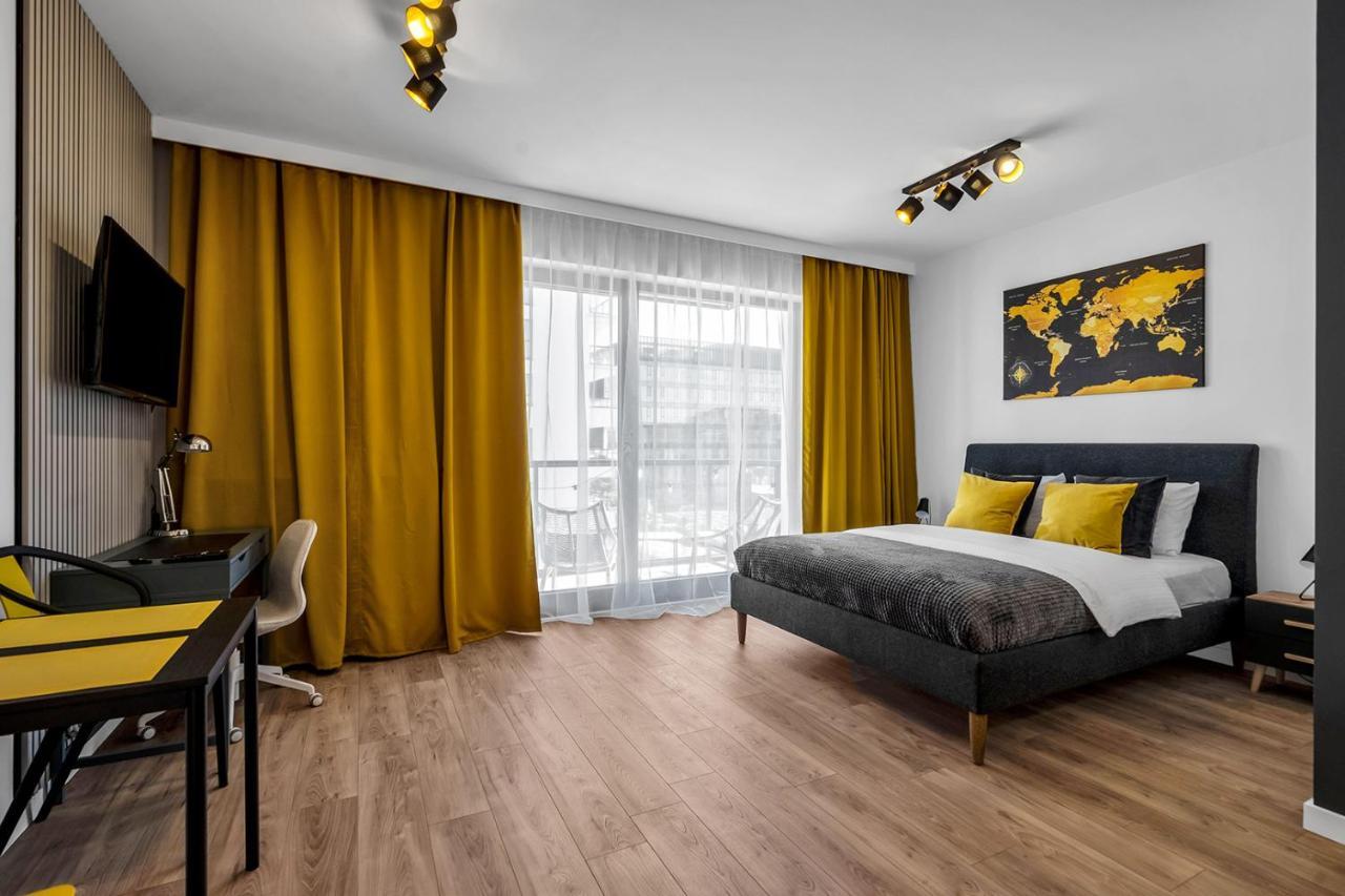 Lotnisko Chopina Modern Studio Варшава Экстерьер фото